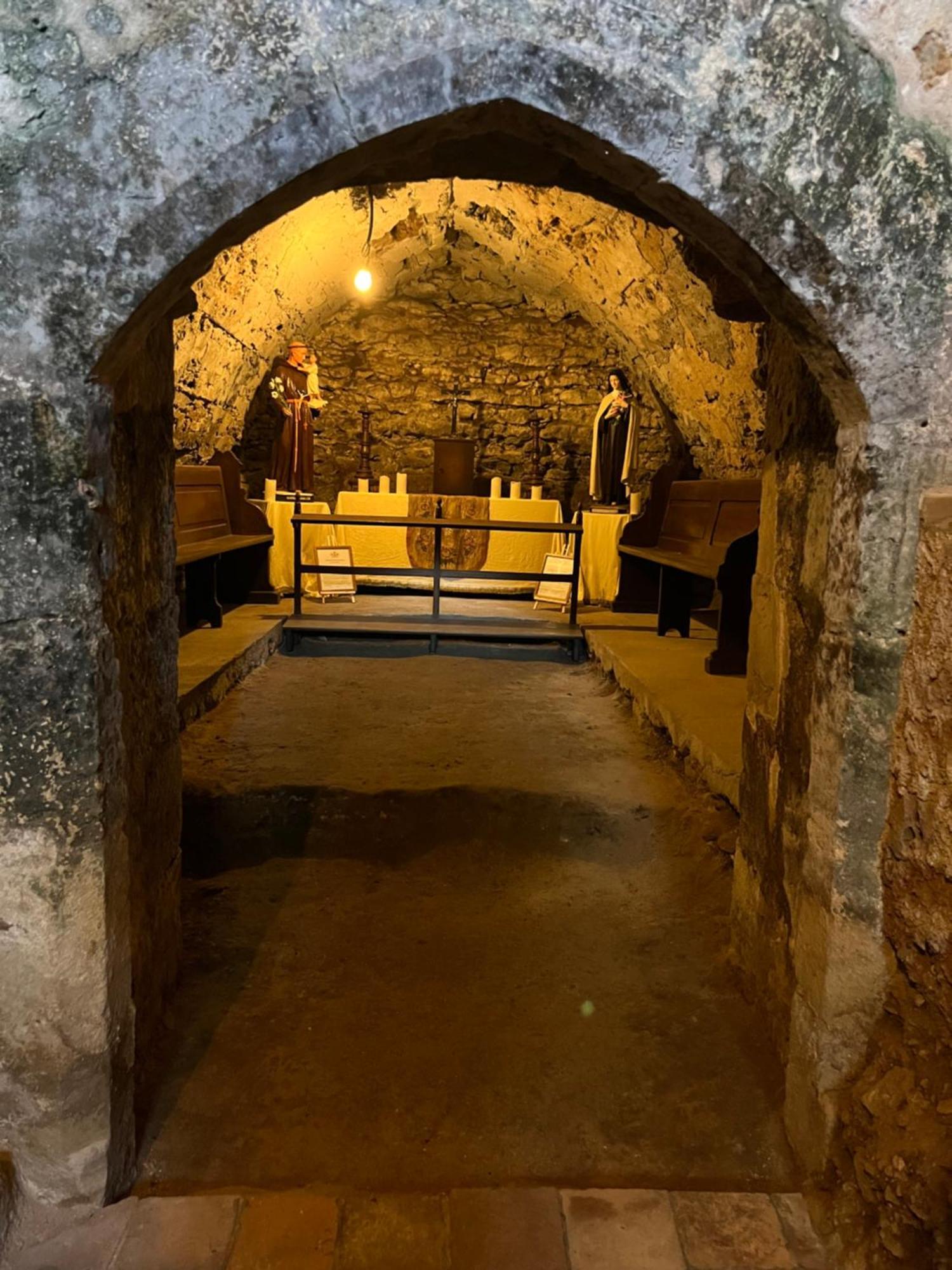 Le Vieux Chateau Airvault Buitenkant foto