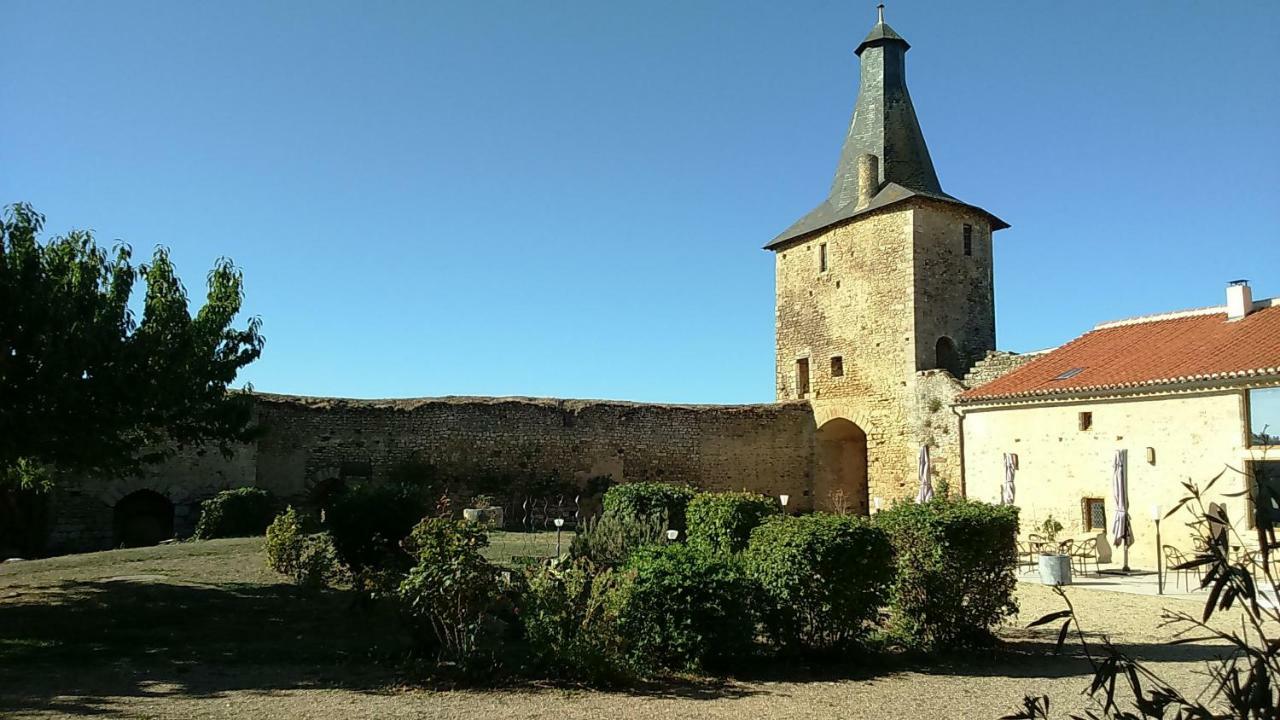 Le Vieux Chateau Airvault Buitenkant foto