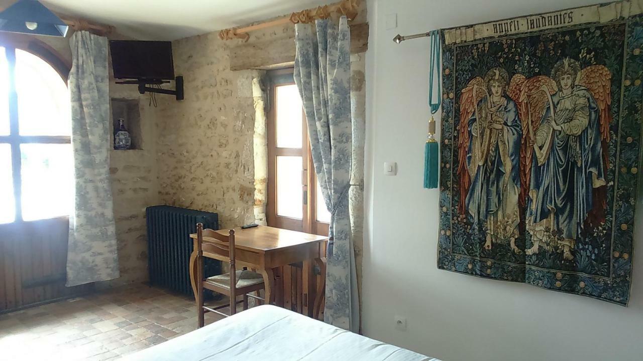 Le Vieux Chateau Airvault Buitenkant foto